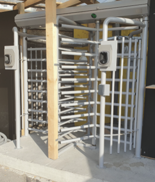 Drehkreuz mit Handvenenscanner